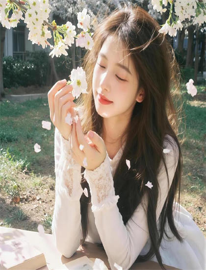 深度探索：《新版：缘来就是你》的哲学思考与人生智慧——一次全面的艺术分析